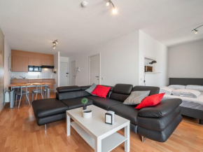One-bedroom flat with sea views and parking